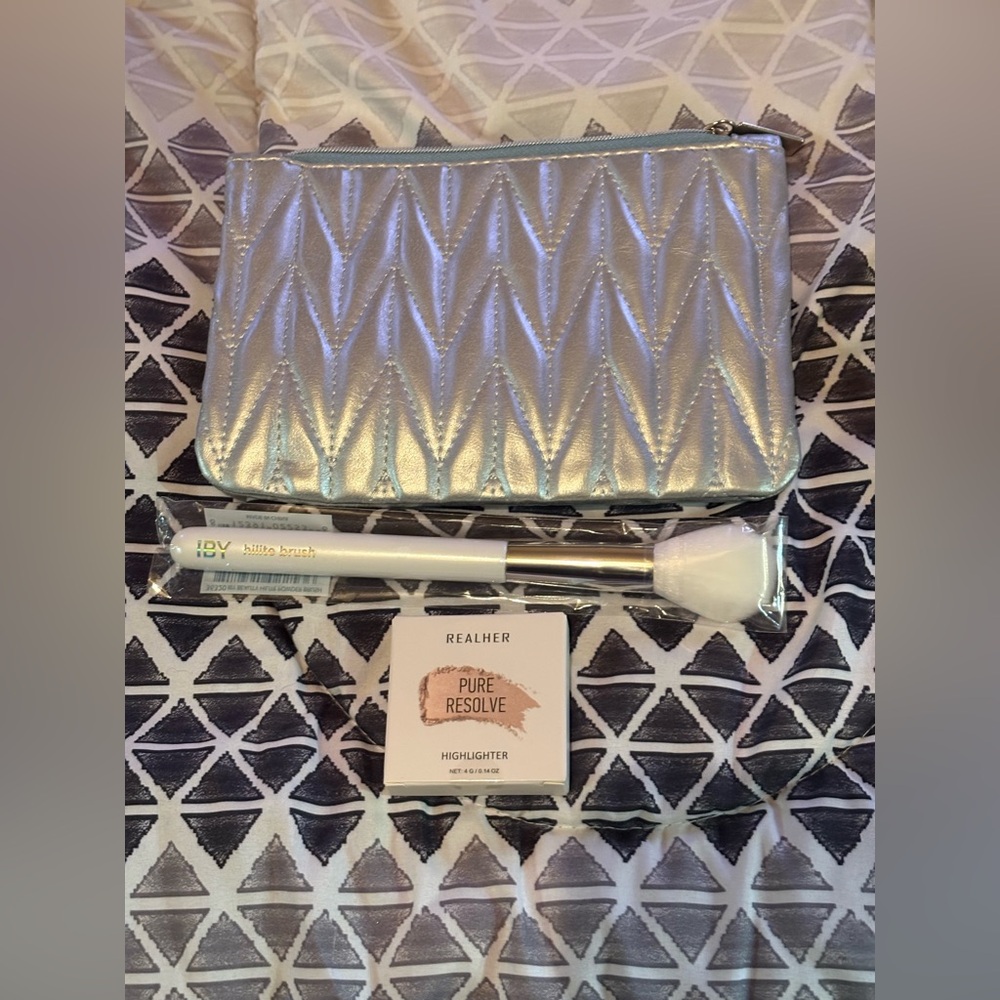 NWOT Ipsy Glam Bag highlighter makeup bundle